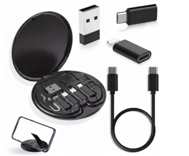 zestaw adapterów usb w czarnym pudełku